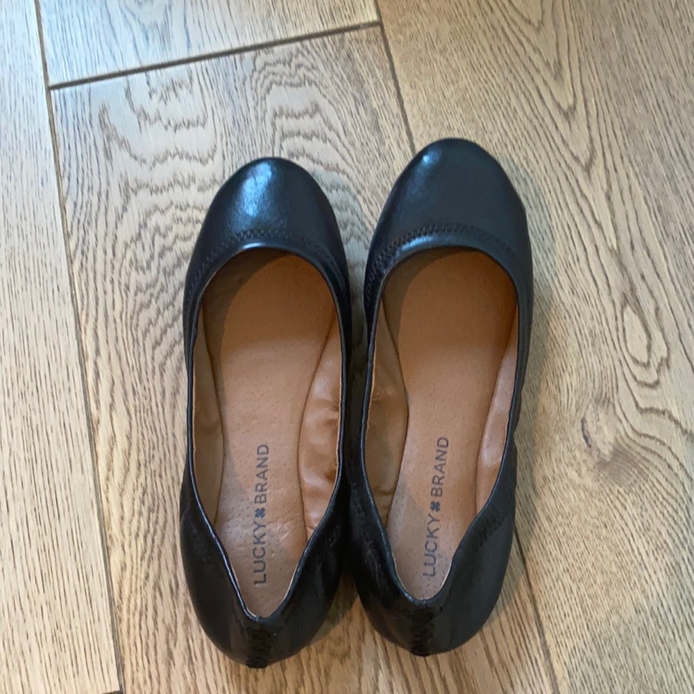 lucky brand: Black emmie flats size 6- NEVER WORN